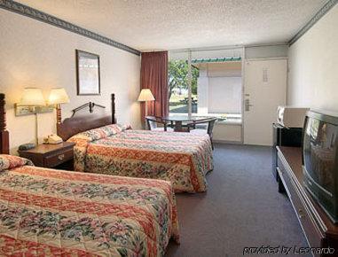 Super 7 - Dillon Motel Room photo